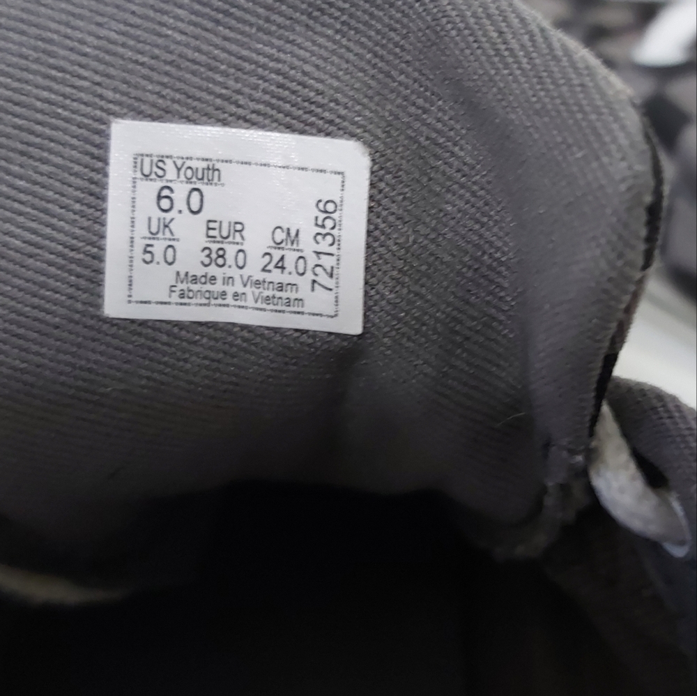 Checked Vans - Picture 10 of 10